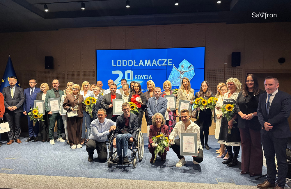 Na zdjęciu wszyscy wyróżnieni w konkursie Lodołamacze 2025 na gali w Szczecinie.